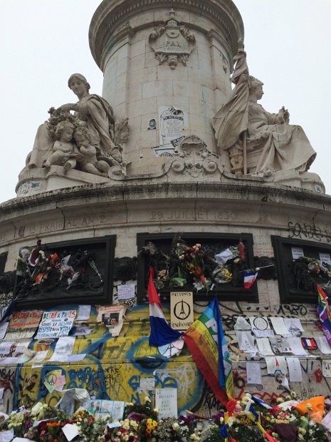 Place Republique, hommages aux victimes